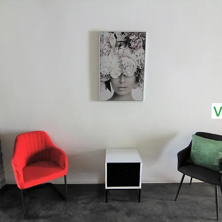 Luxus Design Emg Nah Frankfurt, Heidelberg Mit Sauna, Schwimmteich, Garten Fuer Familien Und Gruppen Bis 17 Personen Villa