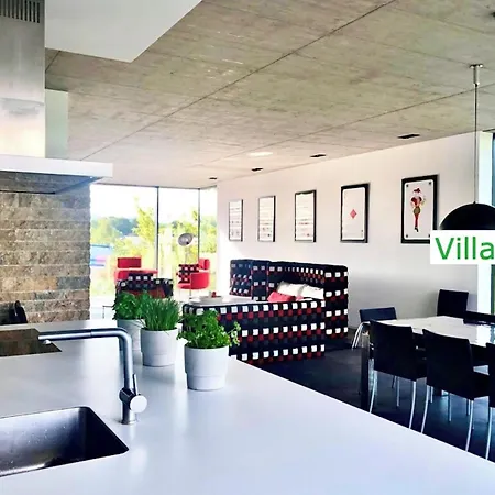 Luxus Design Emg Nah Frankfurt, Heidelberg Mit Sauna, Schwimmteich, Garten Fuer Familien Und Gruppen Bis 17 Personen *