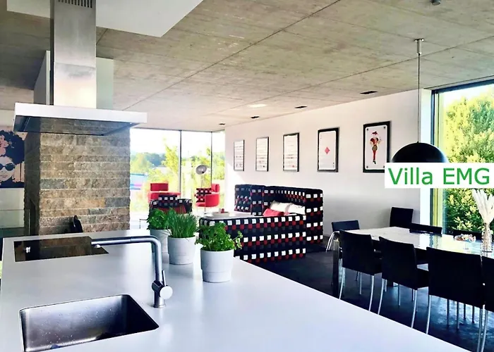 Luxus Design Emg Nah Frankfurt, Heidelberg Mit Sauna, Schwimmteich, Garten Fuer Familien Und Gruppen Bis 17 Personen *