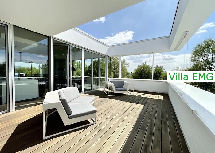 Luxus Design Emg Nah Frankfurt, Heidelberg Mit Sauna, Schwimmteich, Garten Fuer Familien Und Gruppen Bis 17 Personen Villa