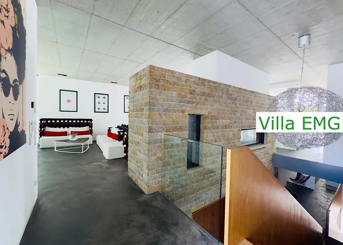 Luxus Design Emg Nah Frankfurt, Heidelberg Mit Sauna, Schwimmteich, Garten Fuer Familien Und Gruppen Bis 17 Personen Villa